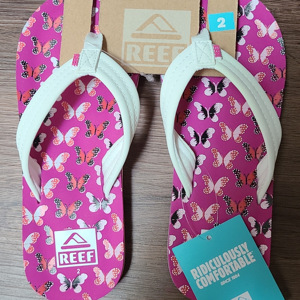 COPY - Reef Girls Size 2 Flip Flops ** NEW WITH TAGS ON**